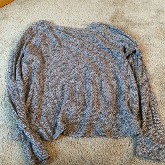 Very thin long sleeve sweater size M - Picture 2 of 3
